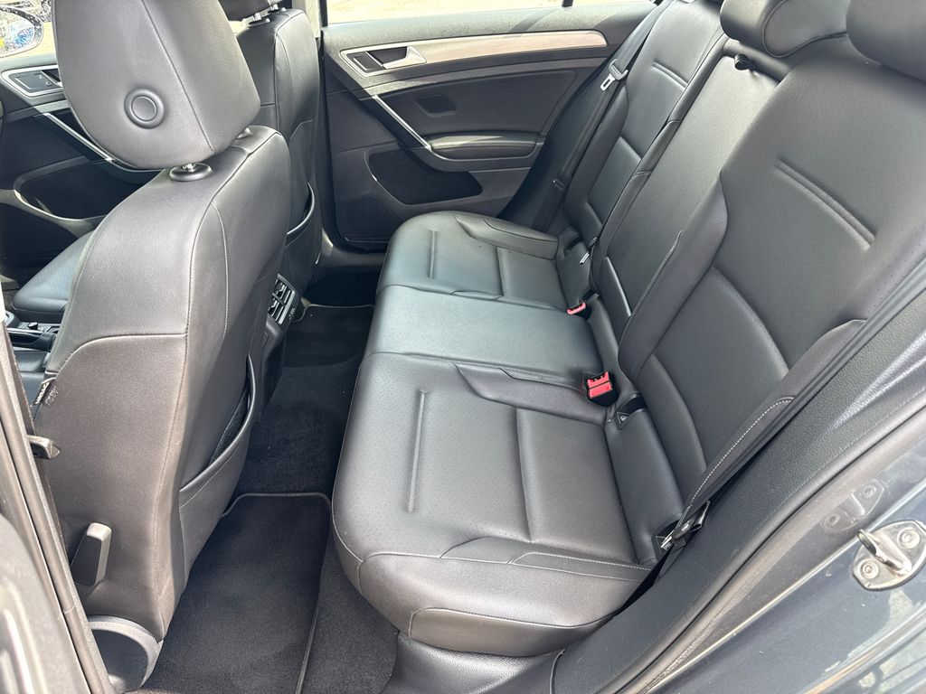 Thumbnail: 2015 Volkswagen Golf - 24