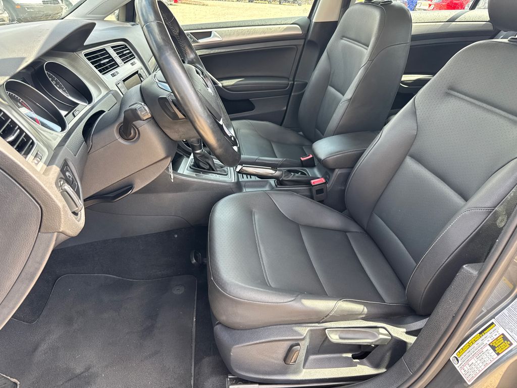 Thumbnail: 2015 Volkswagen Golf - 9