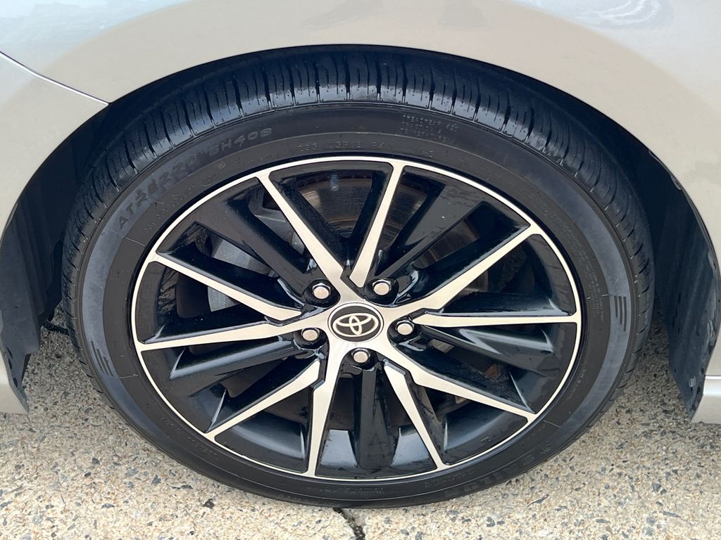 Thumbnail: 2022 Toyota Camry - 7