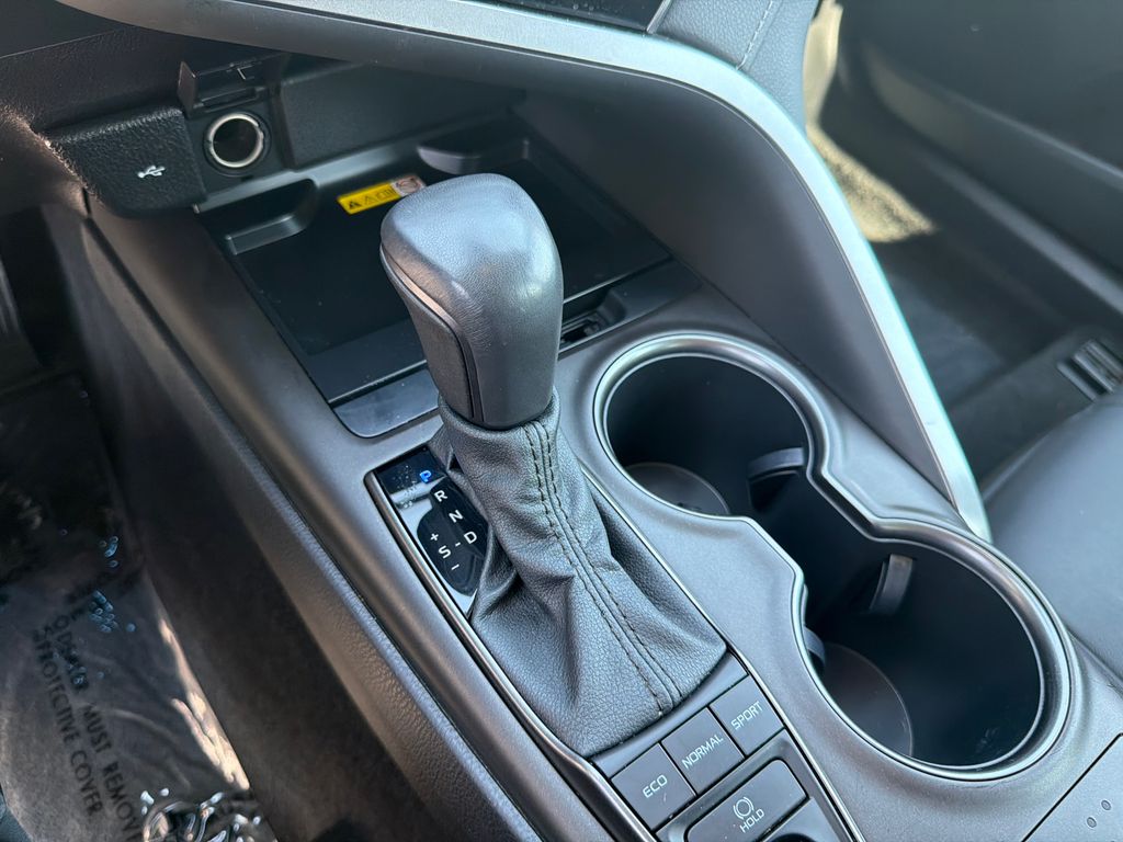 Thumbnail: 2022 Toyota Camry - 14