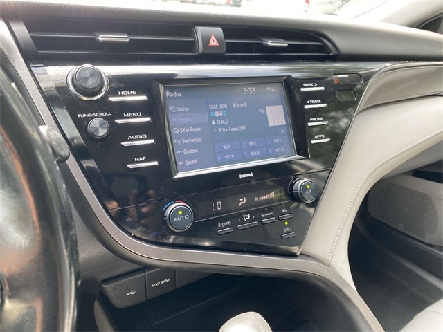 2020 Toyota Camry SE 18