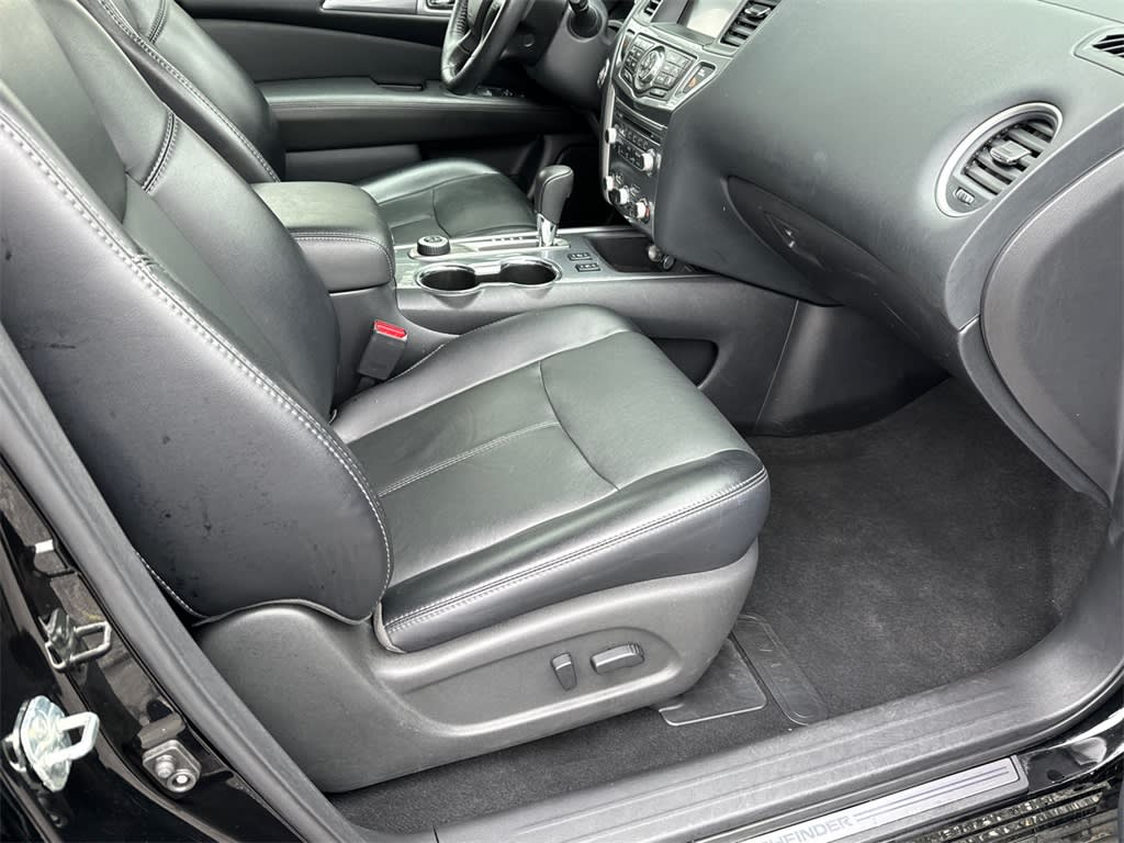 2020 Nissan Pathfinder SL 23