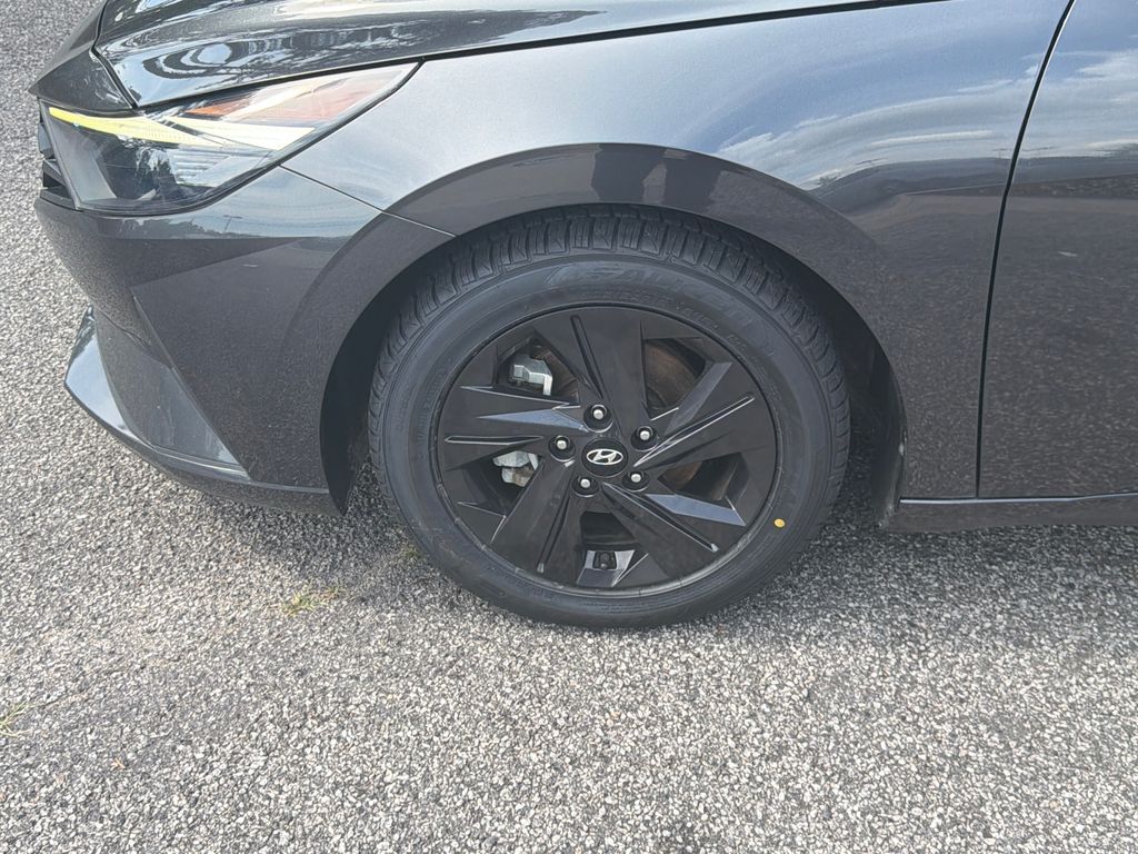 Thumbnail: 2022 Hyundai Elantra - 6
