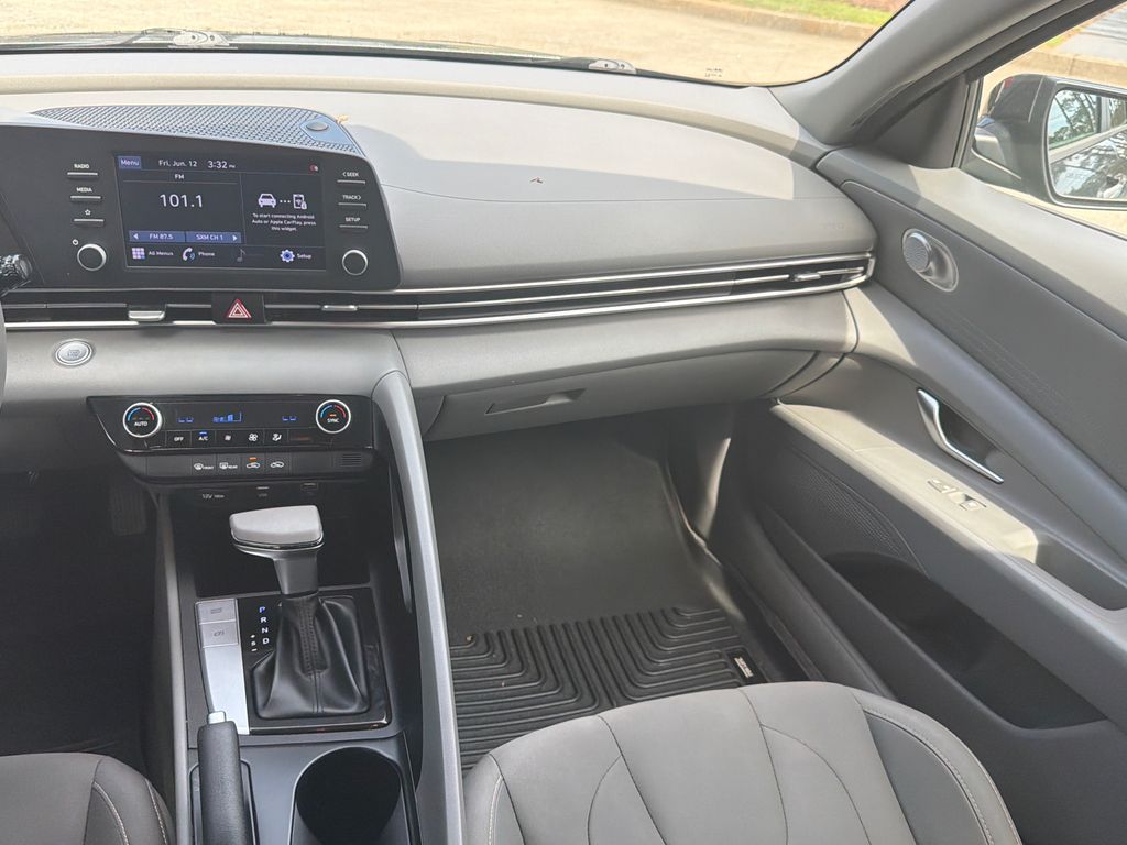 Thumbnail: 2022 Hyundai Elantra - 26
