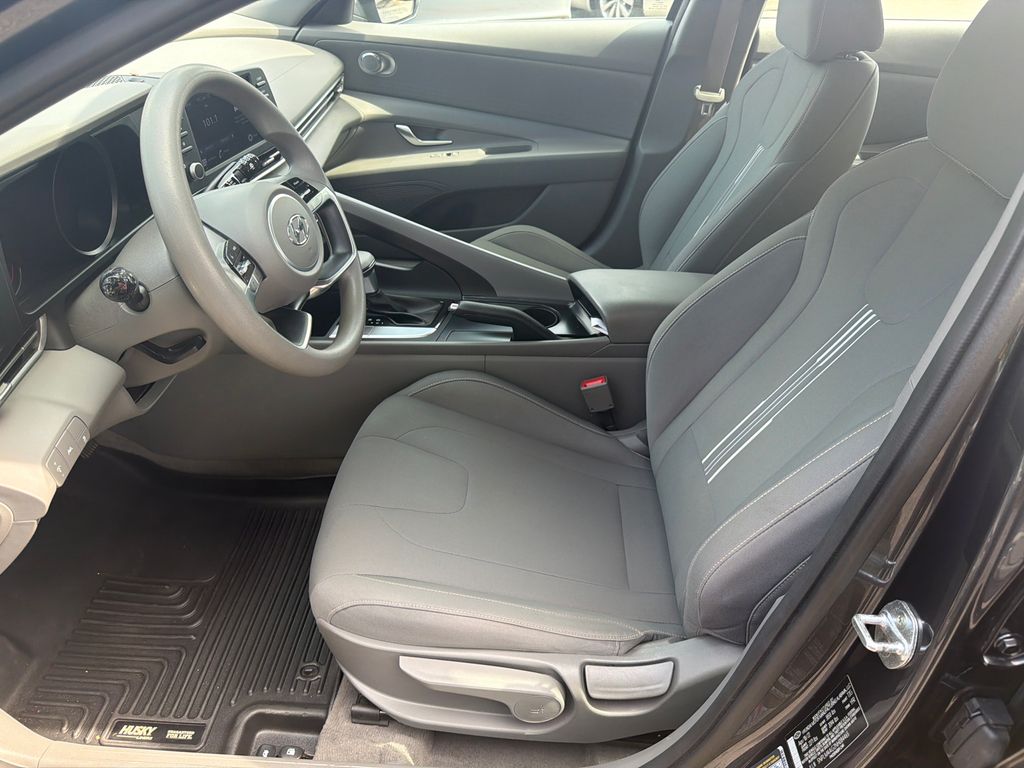 Thumbnail: 2022 Hyundai Elantra - 8