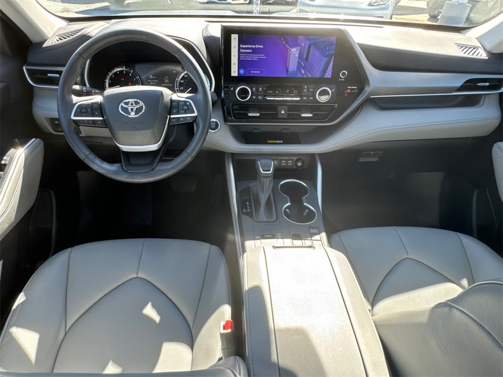 2023 Toyota Highlander XLE 2