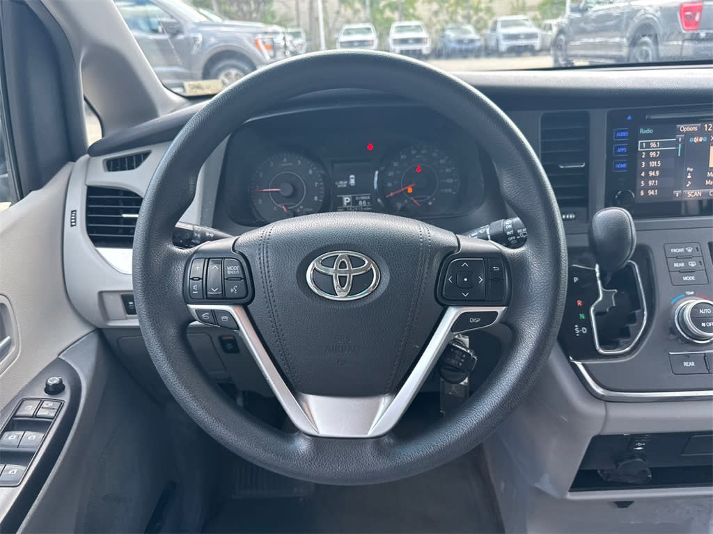 Thumbnail: 2015 Toyota Sienna - 12