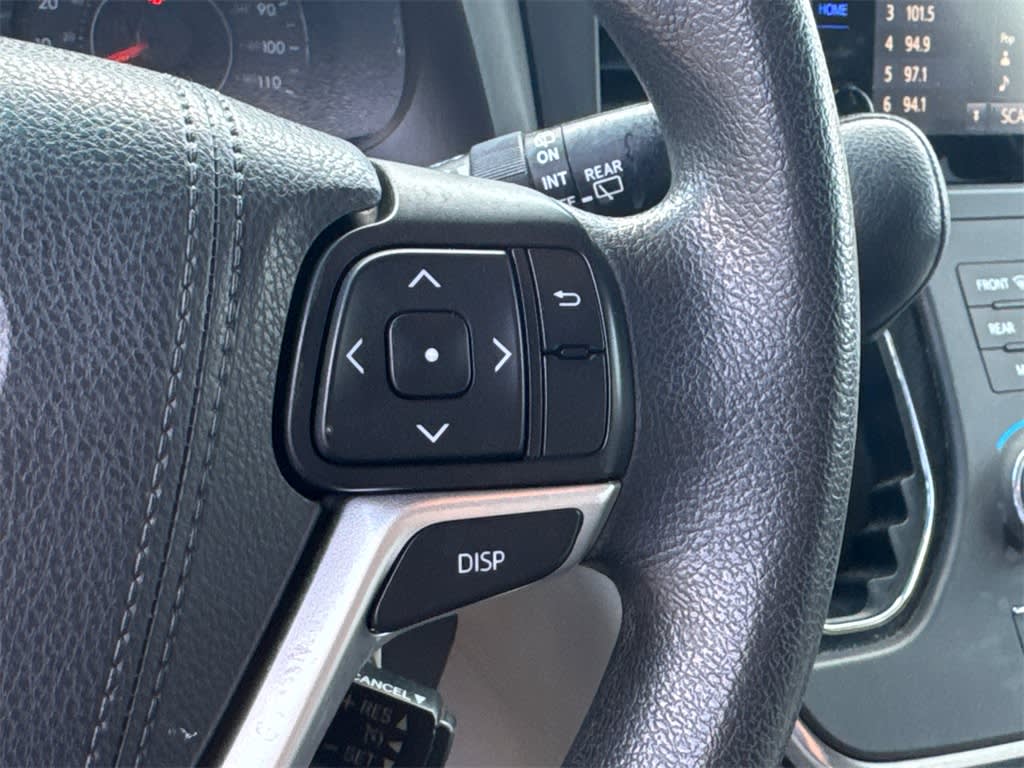 Thumbnail: 2015 Toyota Sienna - 28