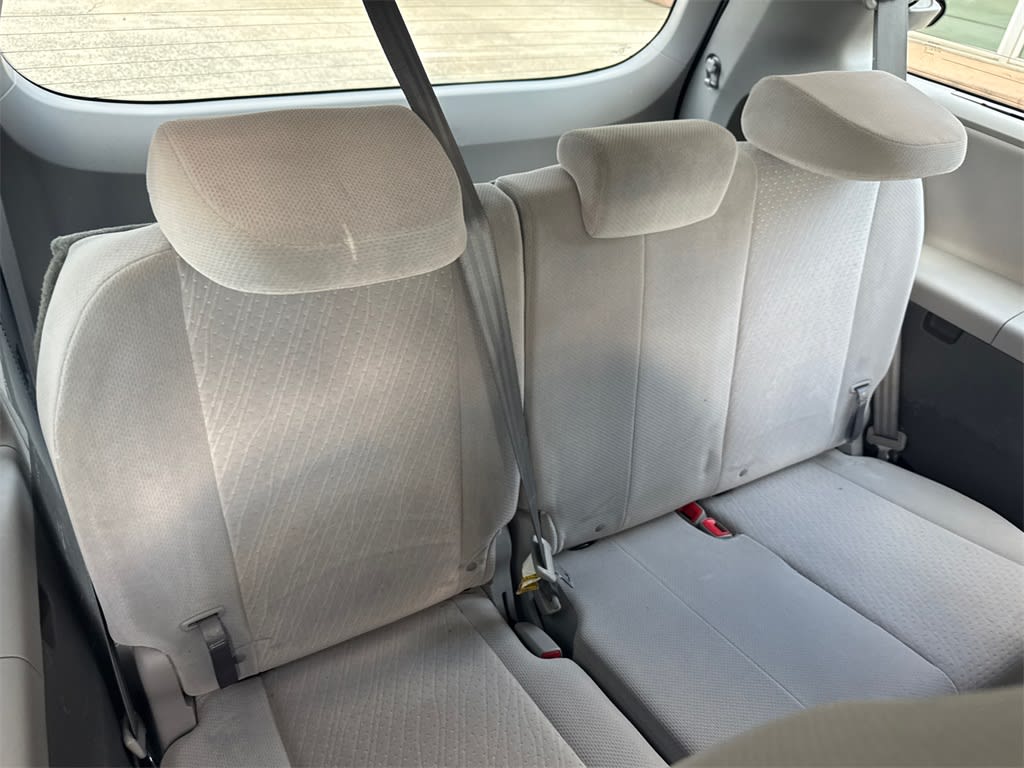 Thumbnail: 2015 Toyota Sienna - 23