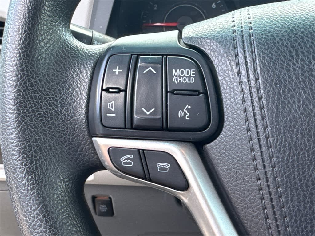 Thumbnail: 2015 Toyota Sienna - 27
