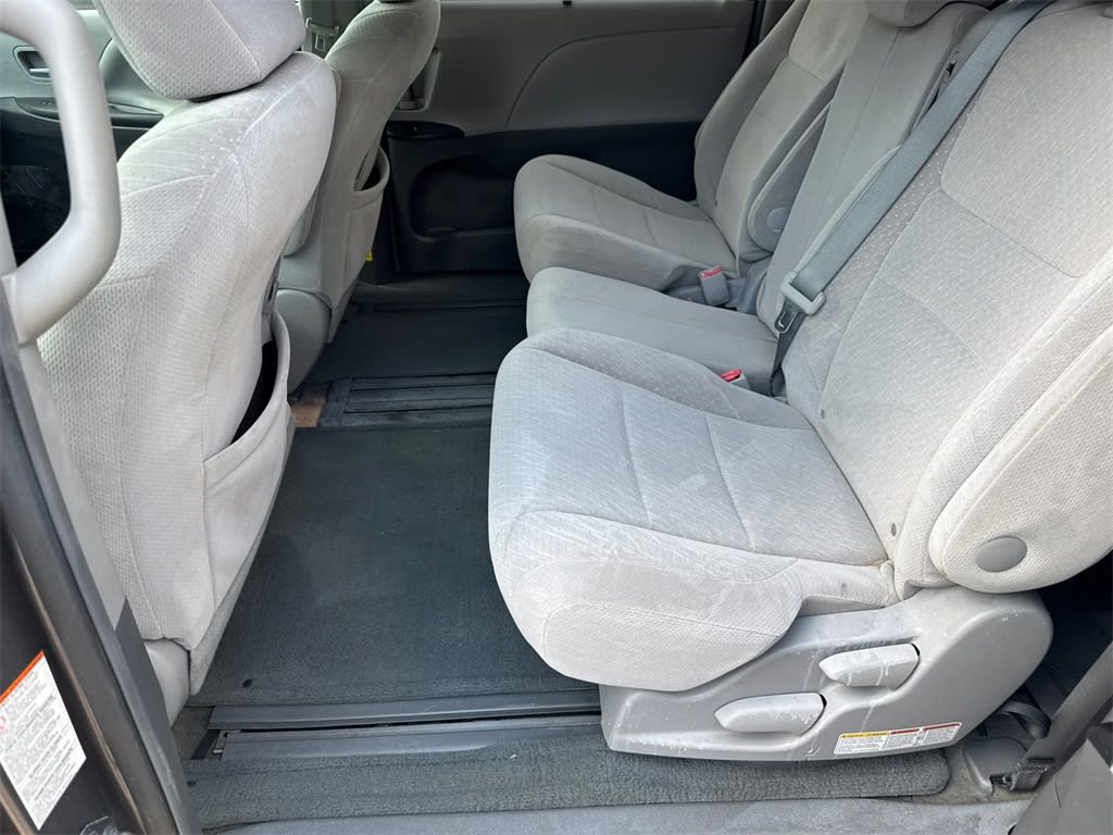 Thumbnail: 2015 Toyota Sienna - 24
