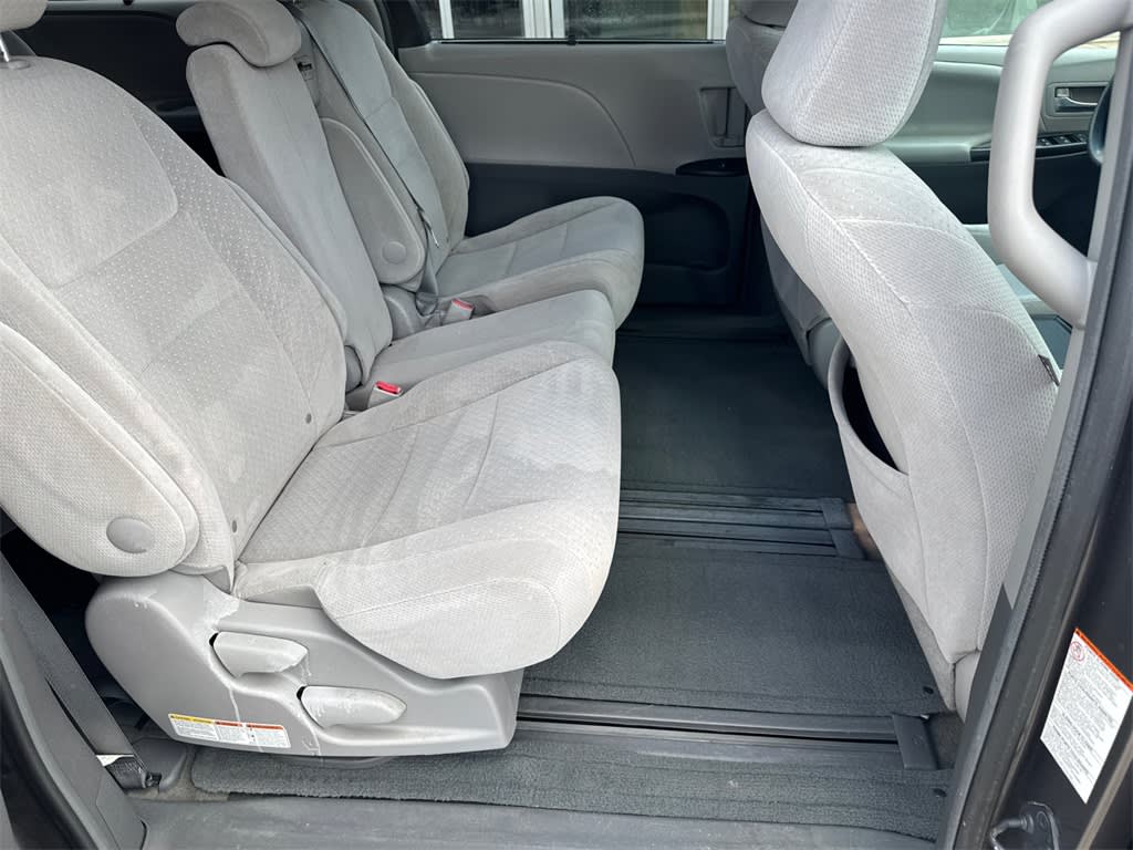 Thumbnail: 2015 Toyota Sienna - 11