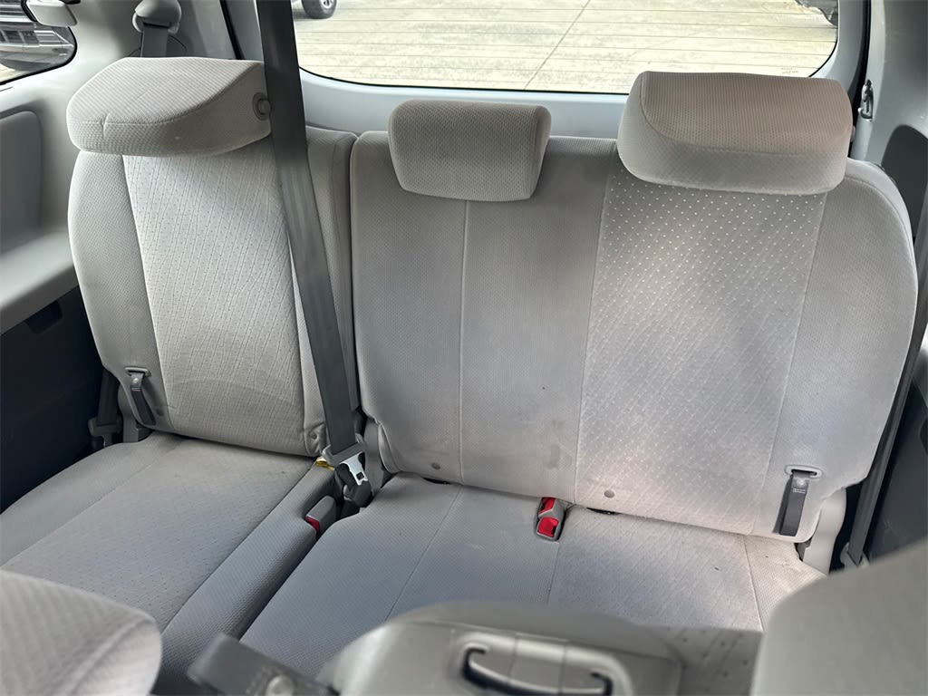 Thumbnail: 2015 Toyota Sienna - 25