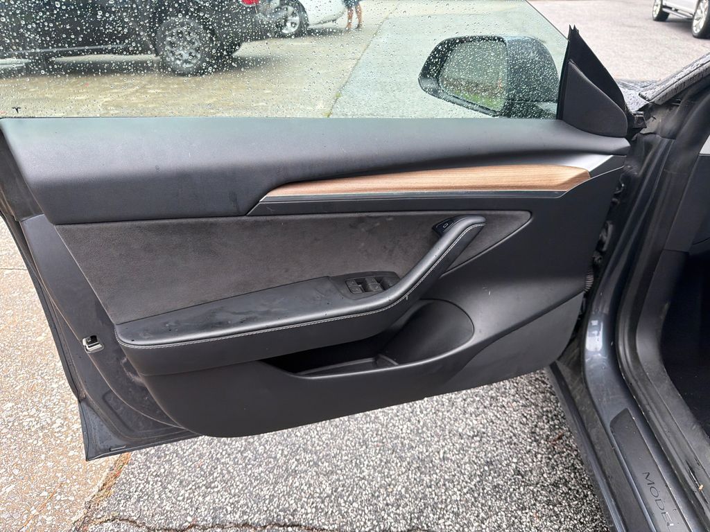 Thumbnail: 2022 Tesla Model 3 - 21