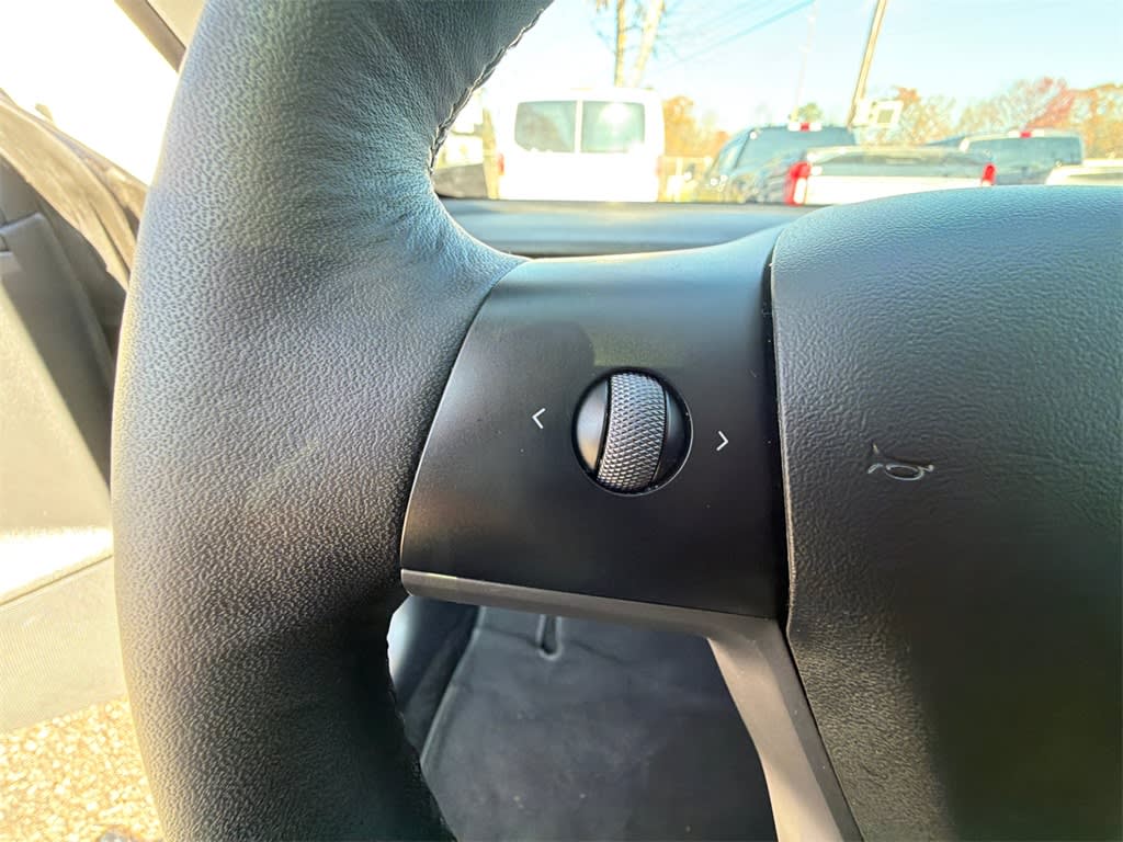 Thumbnail: 2022 Tesla Model 3 - 24