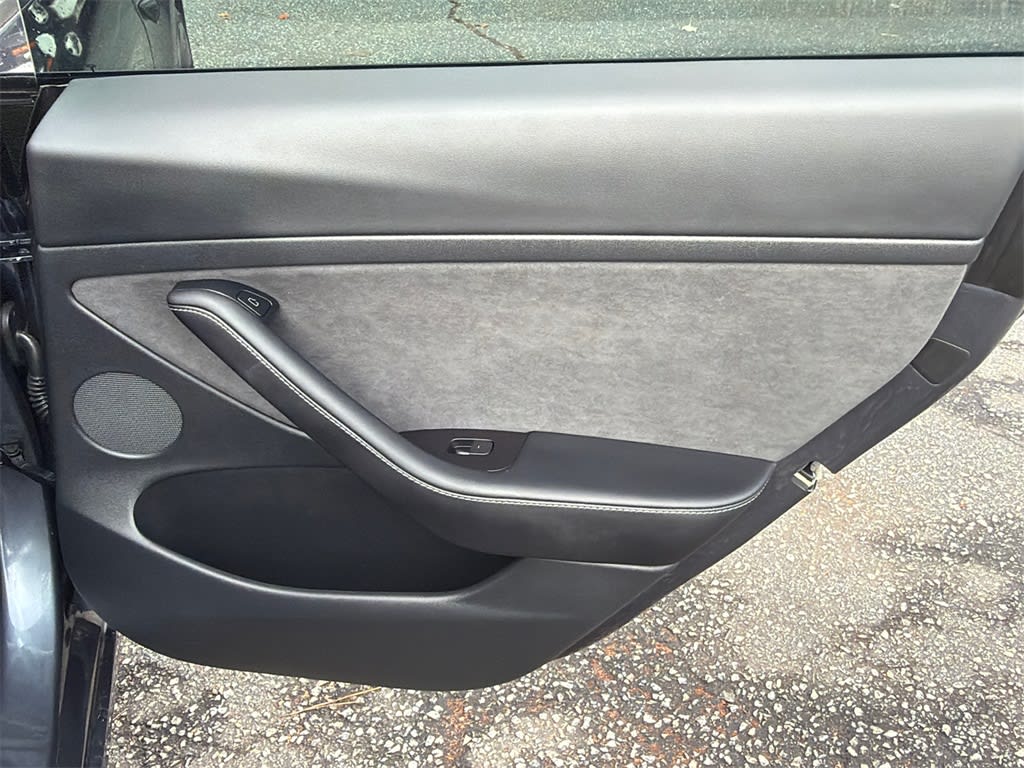 Thumbnail: 2021 Tesla Model 3 - 21