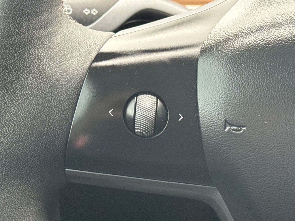 Thumbnail: 2023 Tesla Model Y - 23