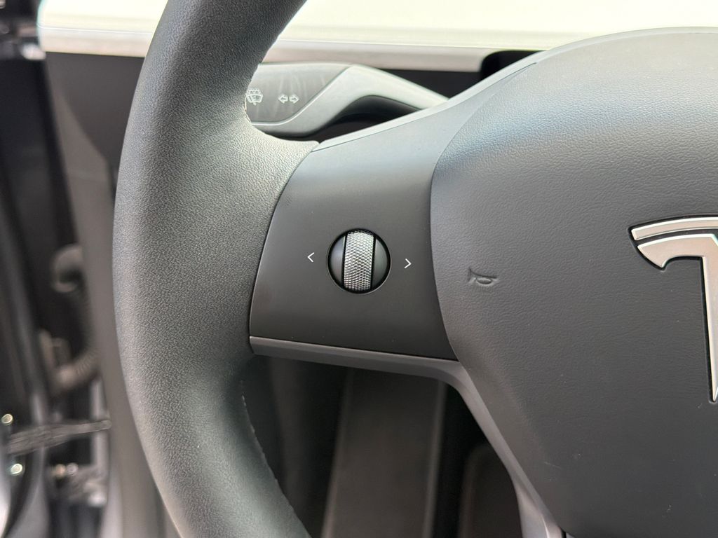 Thumbnail: 2024 Tesla Model Y - 25