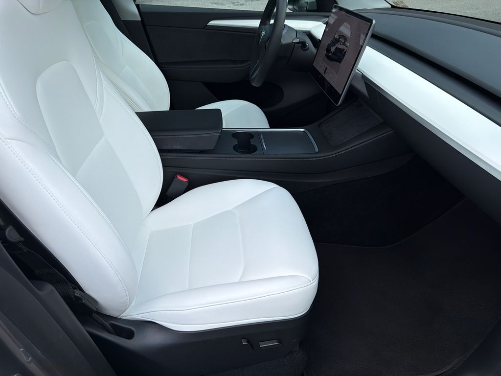 Thumbnail: 2024 Tesla Model Y - 9