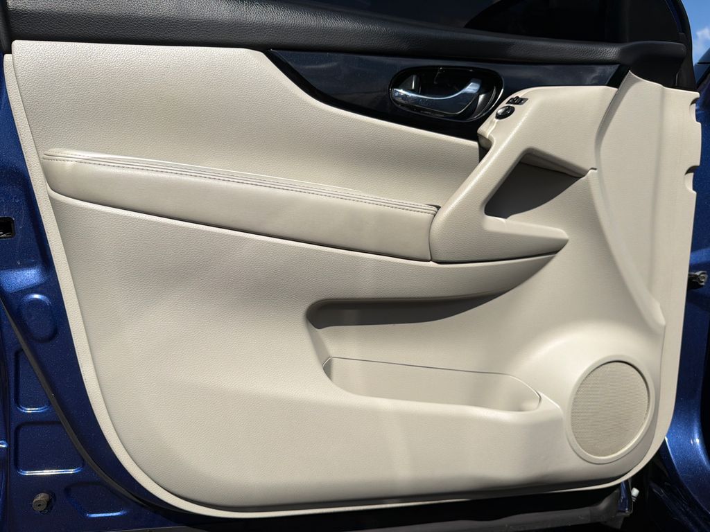 Thumbnail: 2019 Nissan Rogue Sport - 22