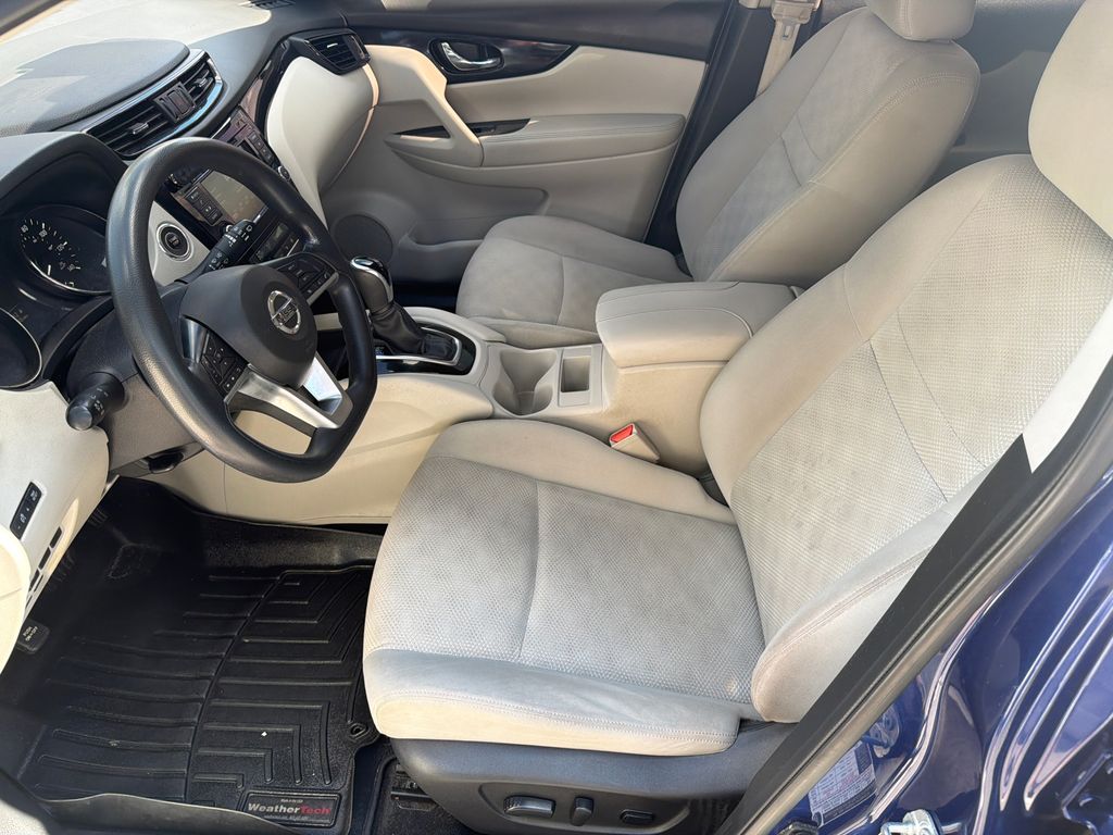 Thumbnail: 2019 Nissan Rogue Sport - 9