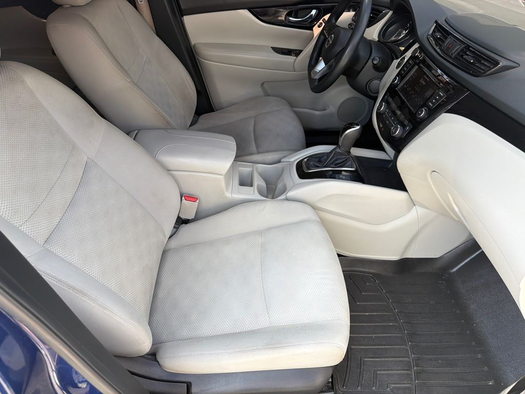 Thumbnail: 2019 Nissan Rogue Sport - 10