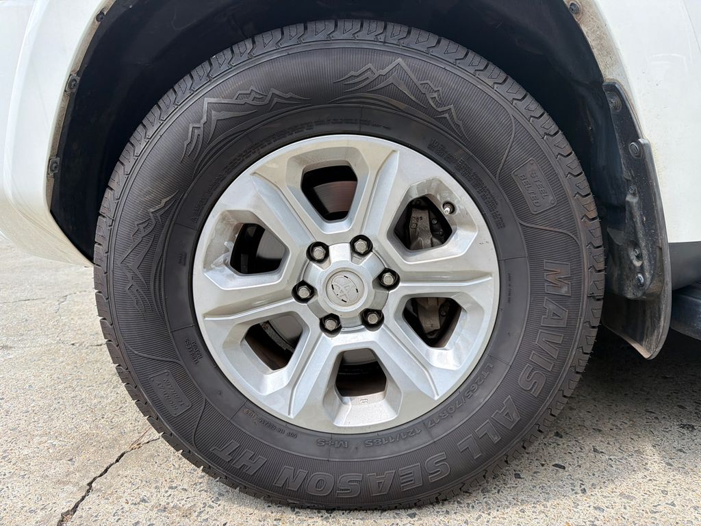 Thumbnail: 2019 Toyota 4Runner - 6