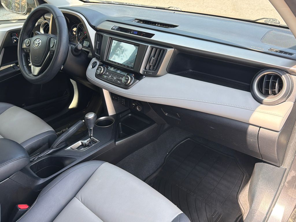 Thumbnail: 2015 Toyota RAV4 - 2