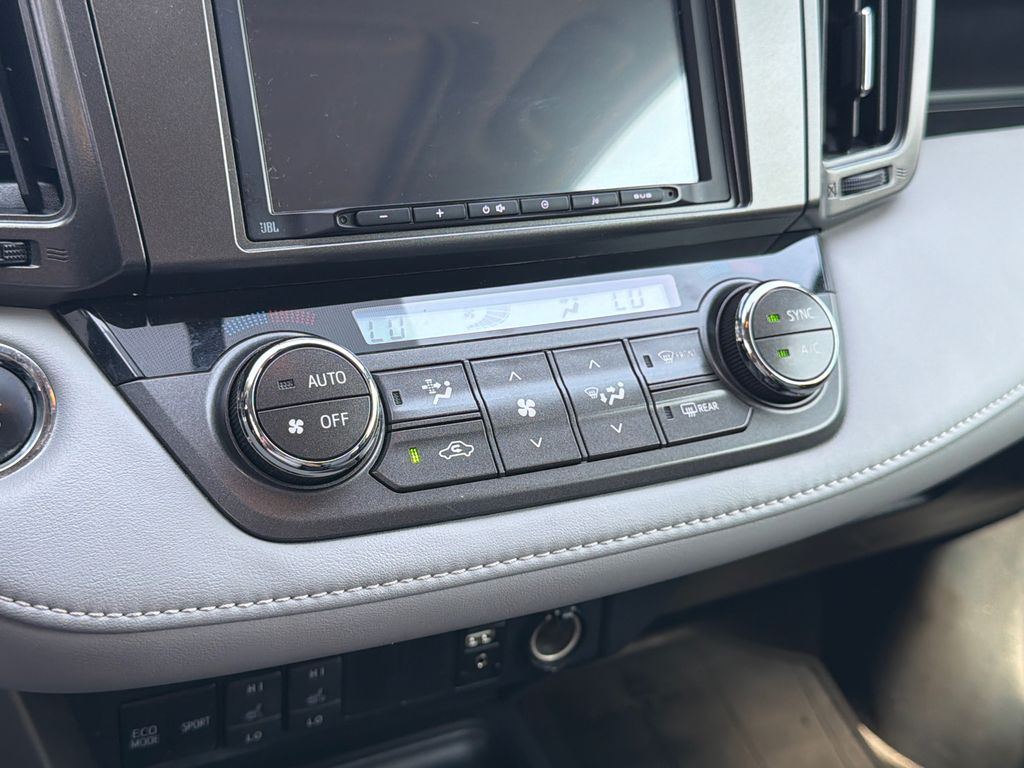 Thumbnail: 2015 Toyota RAV4 - 31