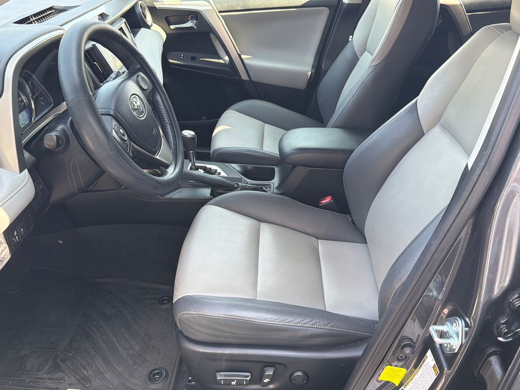 Thumbnail: 2015 Toyota RAV4 - 9