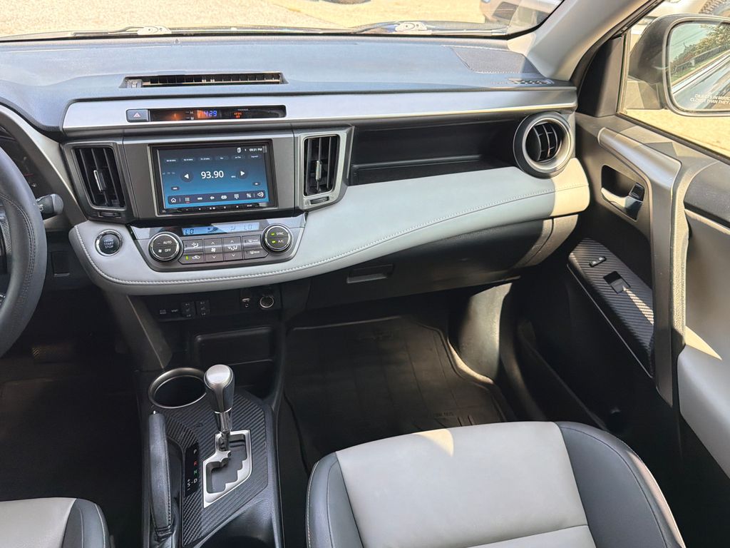 Thumbnail: 2015 Toyota RAV4 - 13