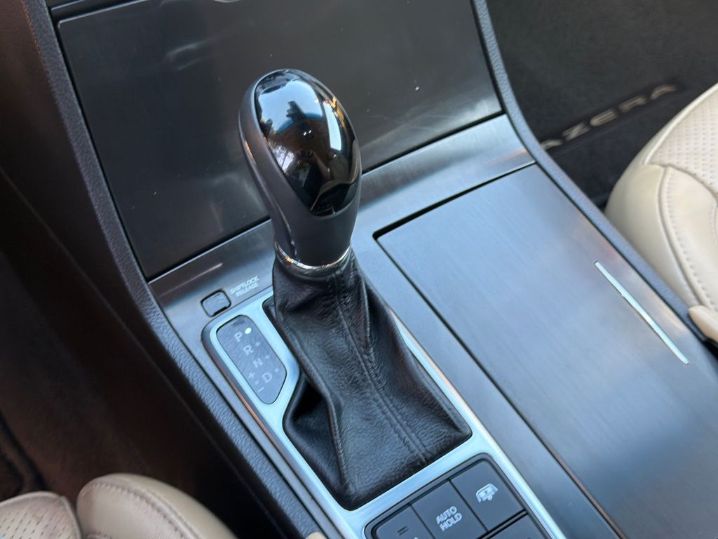 Thumbnail: 2016 Hyundai Azera - 15