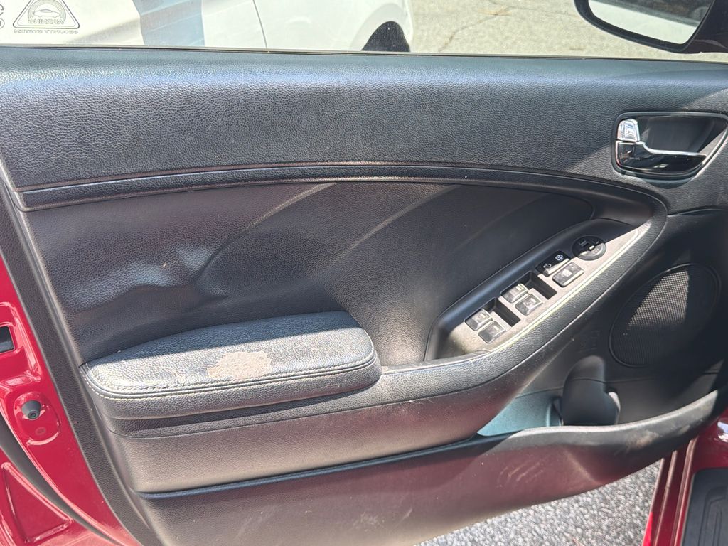 Thumbnail: 2016 Kia Forte - 12