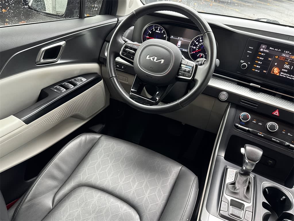Thumbnail: 2023 Kia Carnival - 7