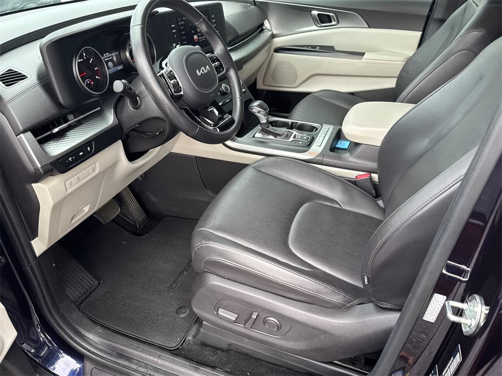 Thumbnail: 2023 Kia Carnival - 8