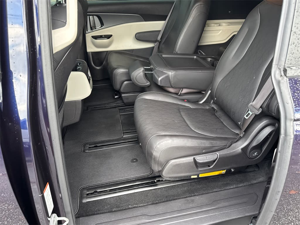 Thumbnail: 2023 Kia Carnival - 24