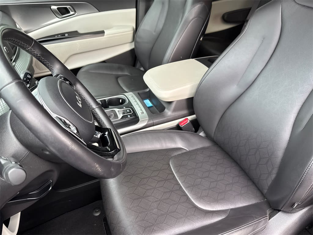 Thumbnail: 2023 Kia Carnival - 9