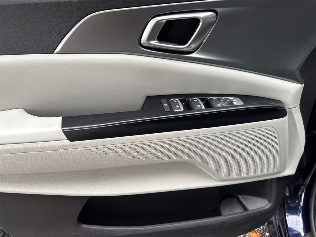 Thumbnail: 2023 Kia Carnival - 21