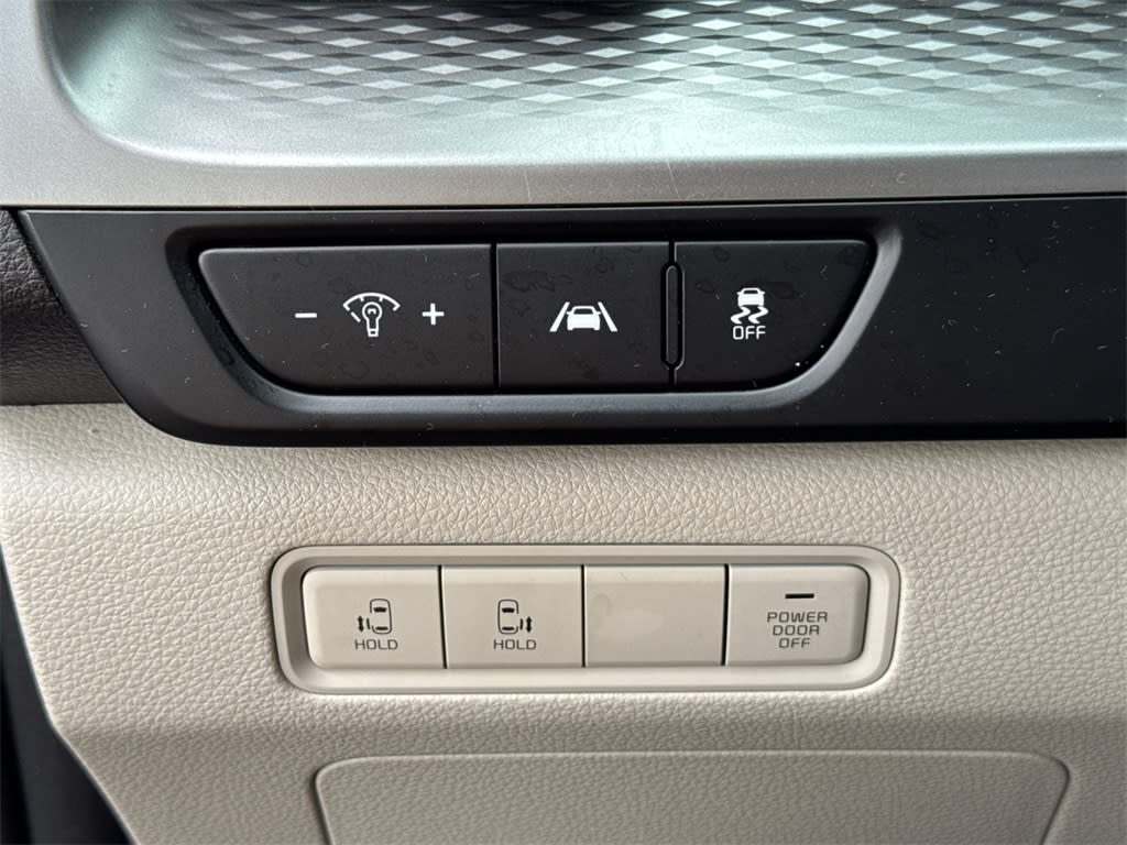 Thumbnail: 2023 Kia Carnival - 35
