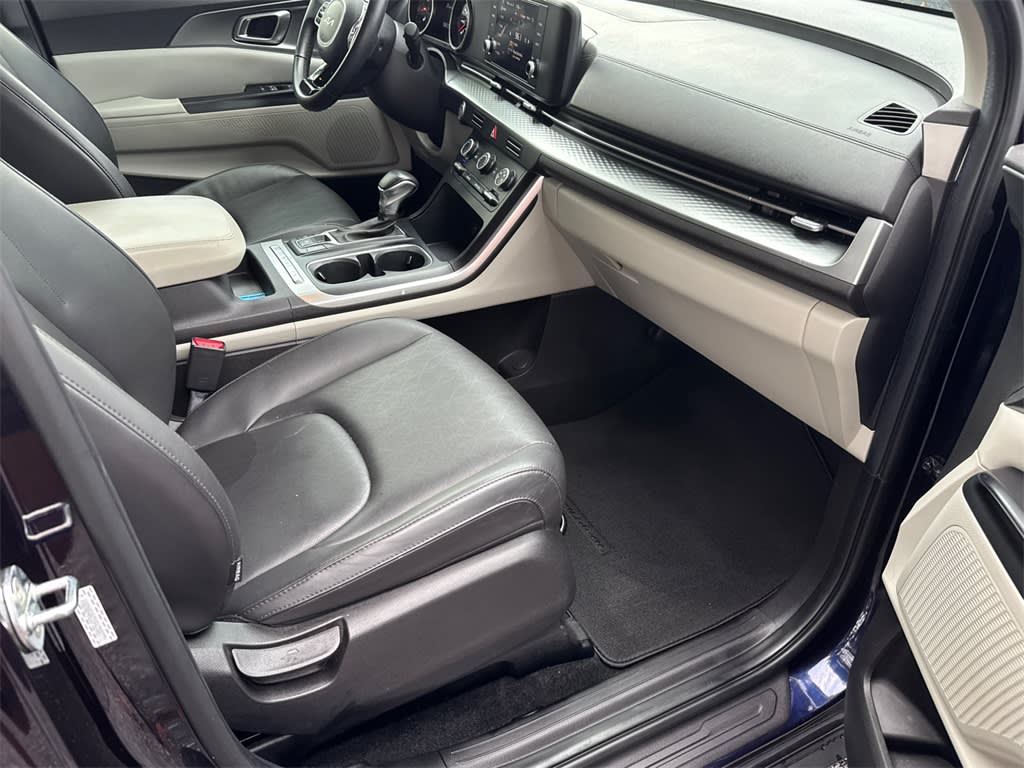 Thumbnail: 2023 Kia Carnival - 22