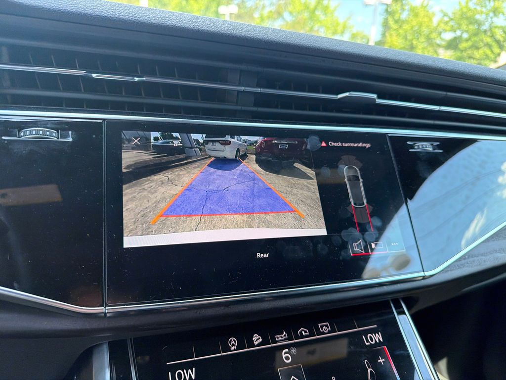Thumbnail: 2020 Audi Q8 - 30