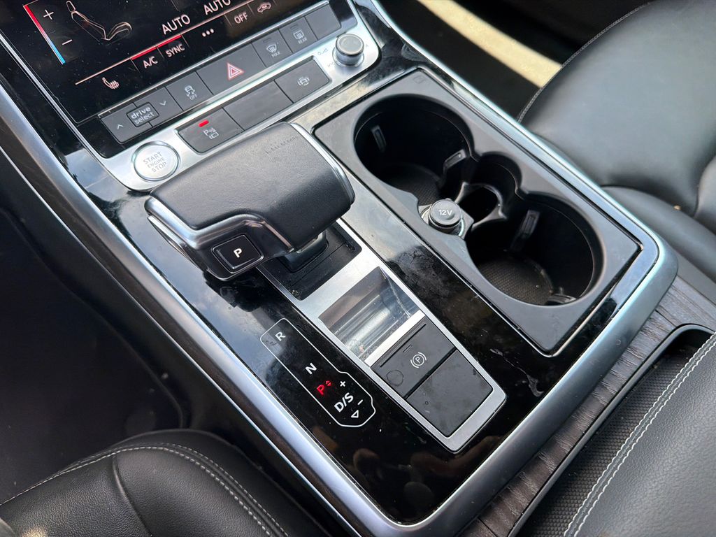 Thumbnail: 2020 Audi Q8 - 32