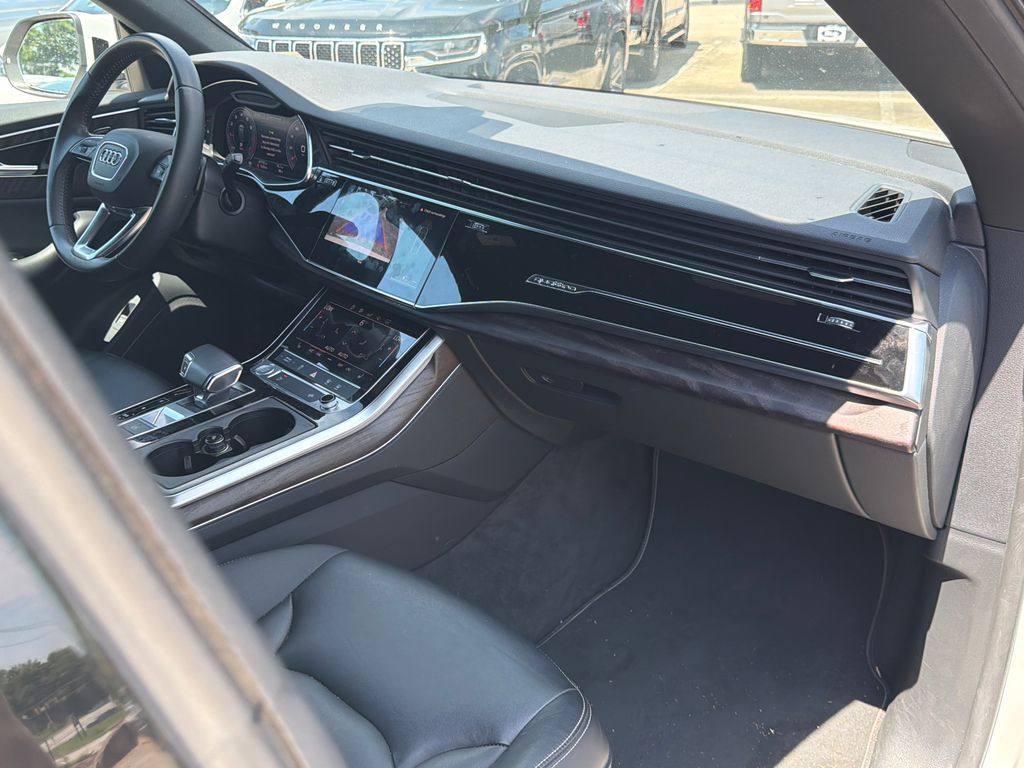 Thumbnail: 2020 Audi Q8 - 2