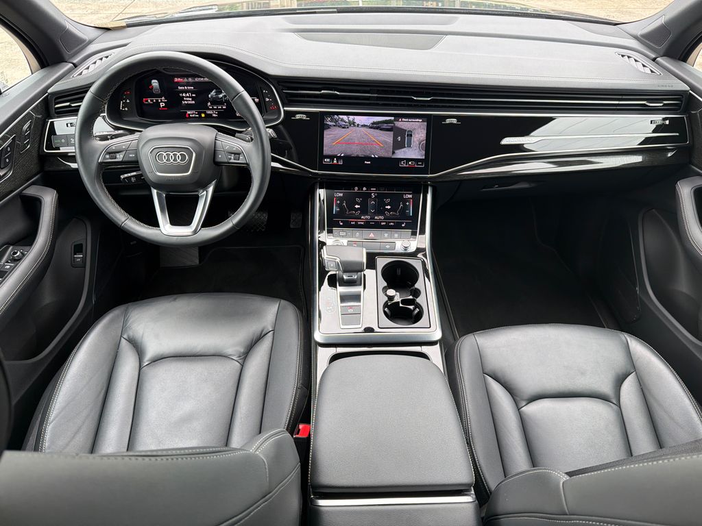 Thumbnail: 2025 Audi Q7 - 2