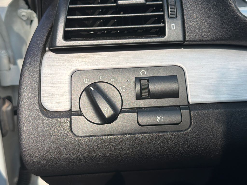 Thumbnail: 2006 BMW M3 - 29