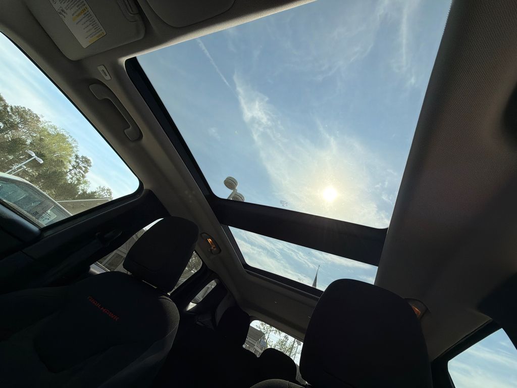 Thumbnail: 2021 Jeep Renegade - 33