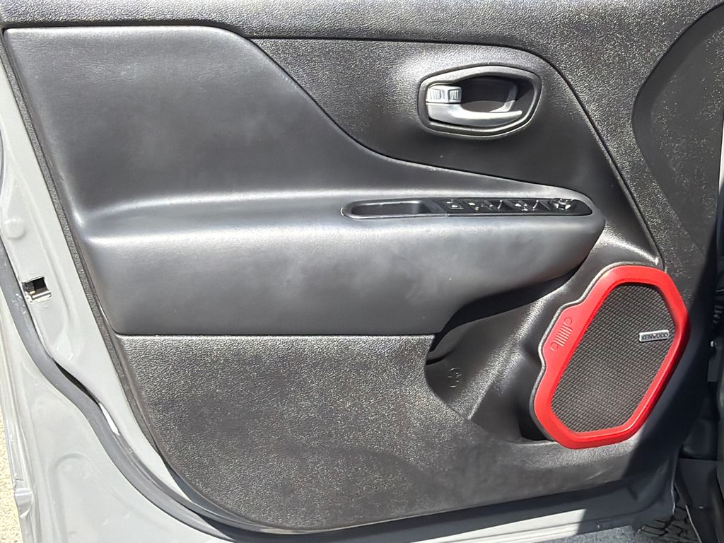 Thumbnail: 2021 Jeep Renegade - 22