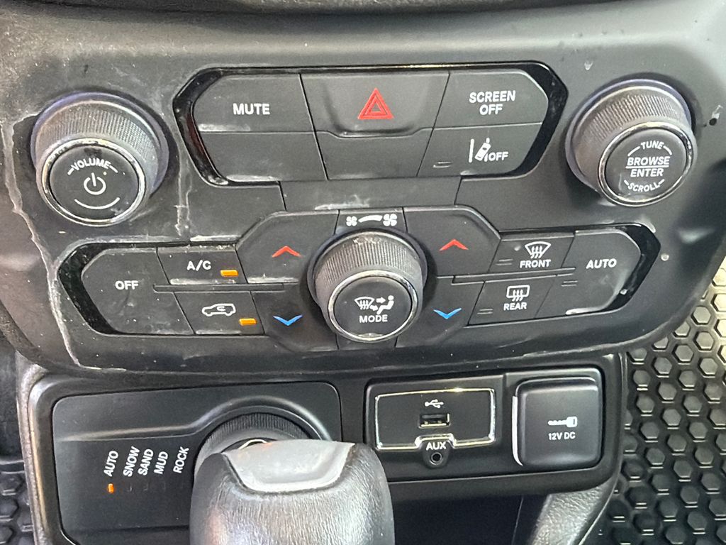 Thumbnail: 2021 Jeep Renegade - 30