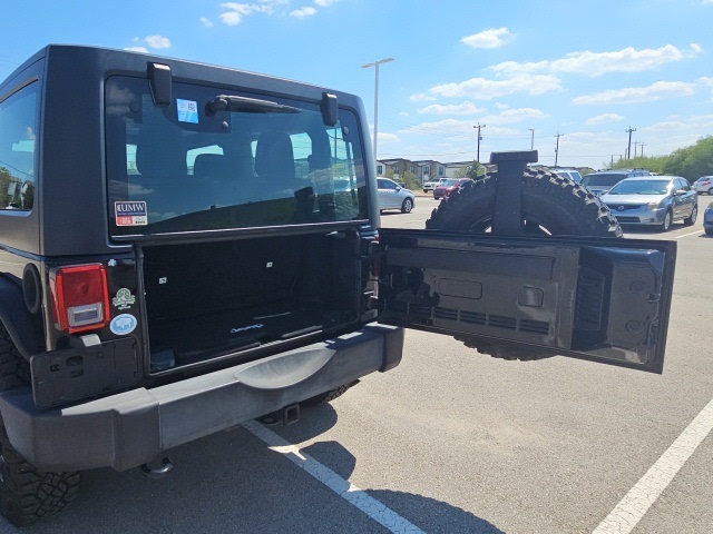 Thumbnail: 2016 Jeep Wrangler - 21