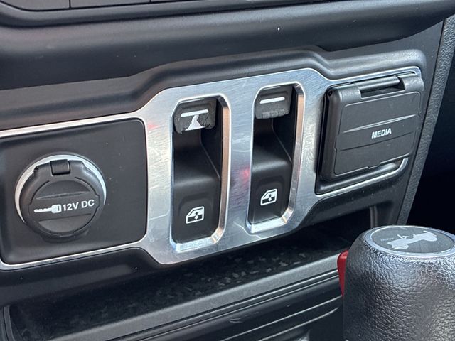 Thumbnail: 2020 Jeep Wrangler - 37